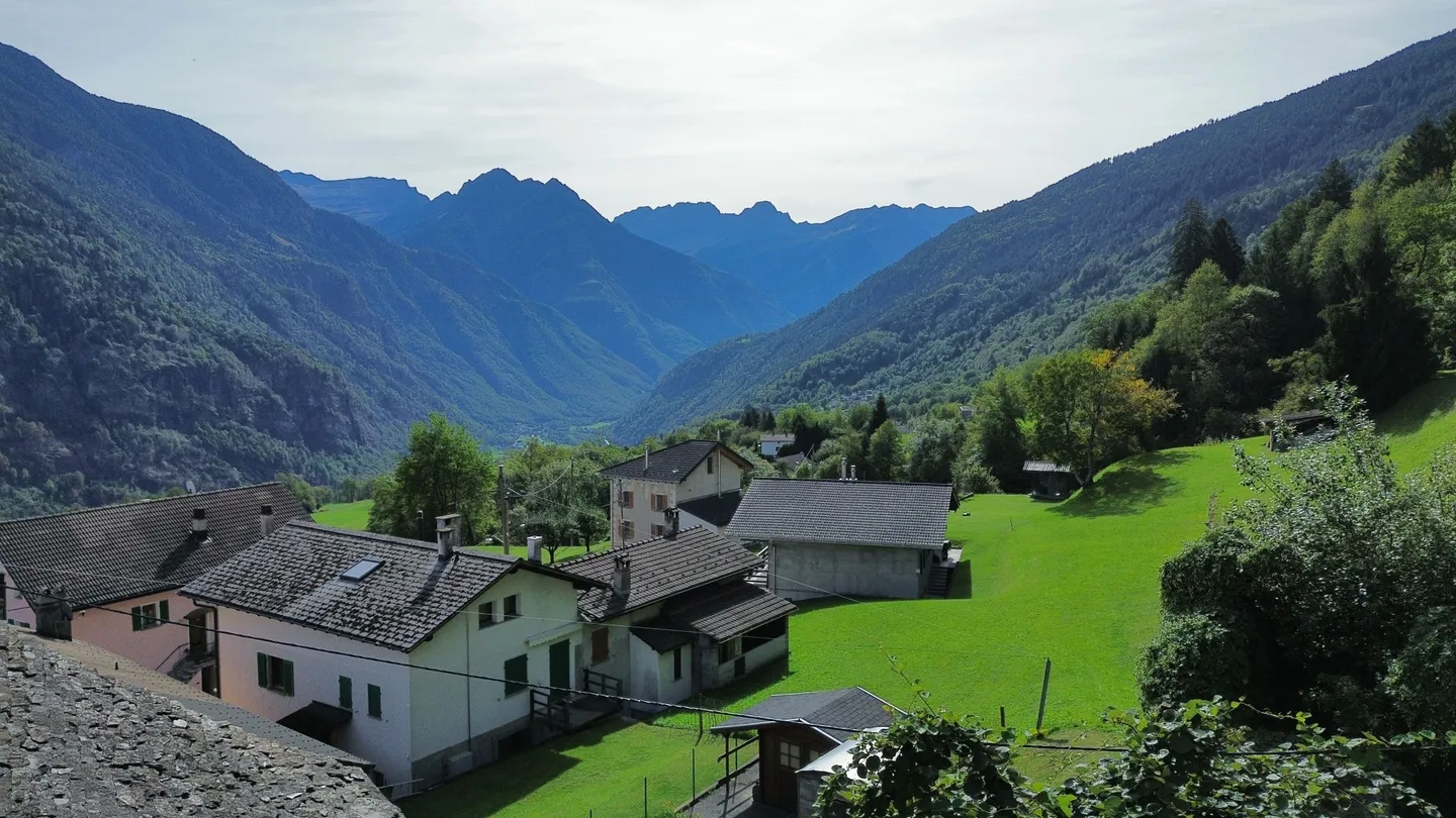 Rustico accogliente in vendita nella splendida Valle di Blenio - Photo 2 sur 13