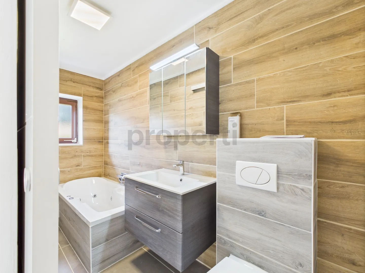 Opportunity not to be missed: fully renovated house with mezzanine, garage and terrace. - Photo 8 of 12