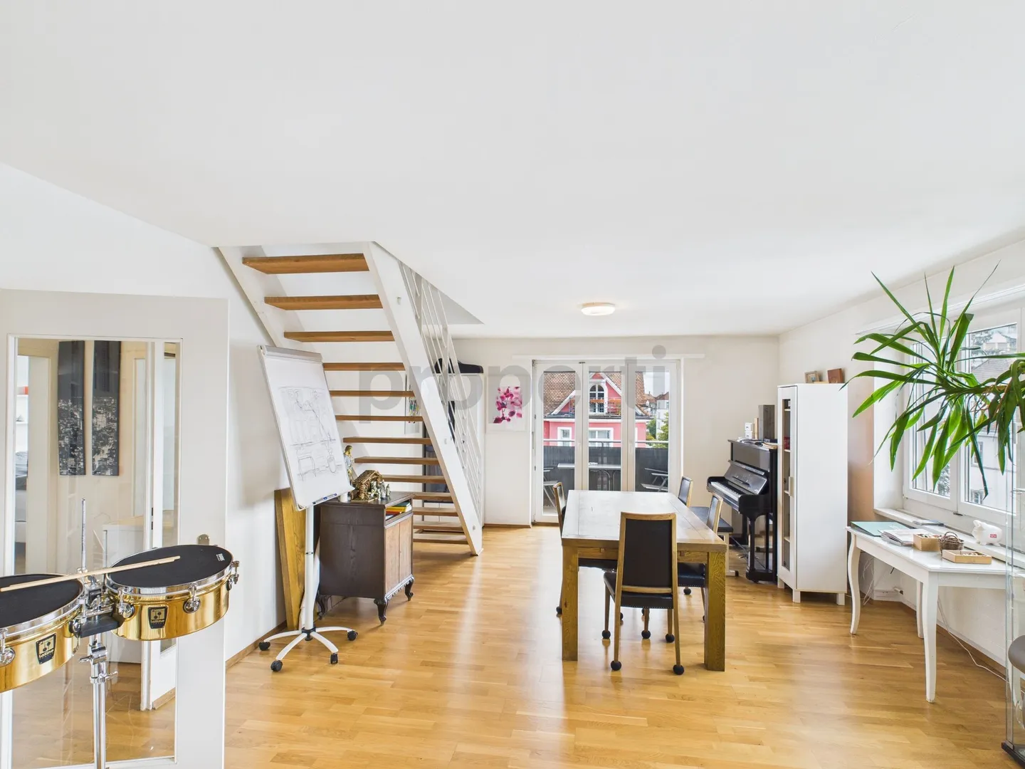 Furnished 4-room apartment with city view in Basel - Photo 2 of 12