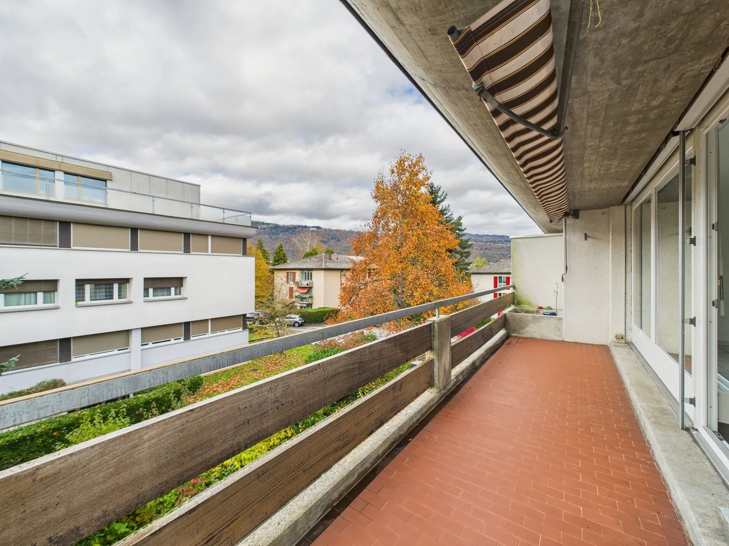 Modern 4.5-room apartment with balcony and roof terrace in Ipsach - Photo 11 of 12