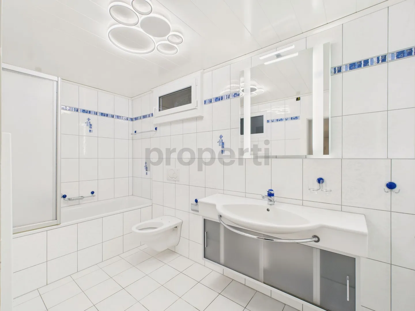 Moderna casa a schiera ristrutturata con giardino a La Neuveville - Foto 10 di 13