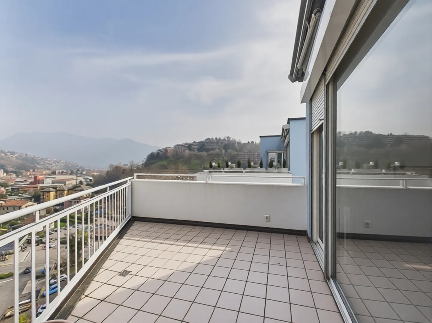 Attico spazioso con terrazza - Foto 11 di 12
