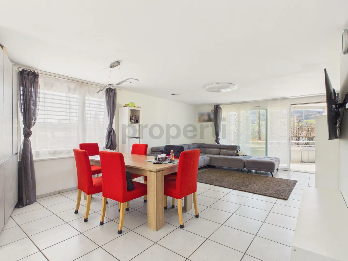 Appartement spacieux de 5.5 pièces avec balcon, Reinach - Photo 12 sur 13