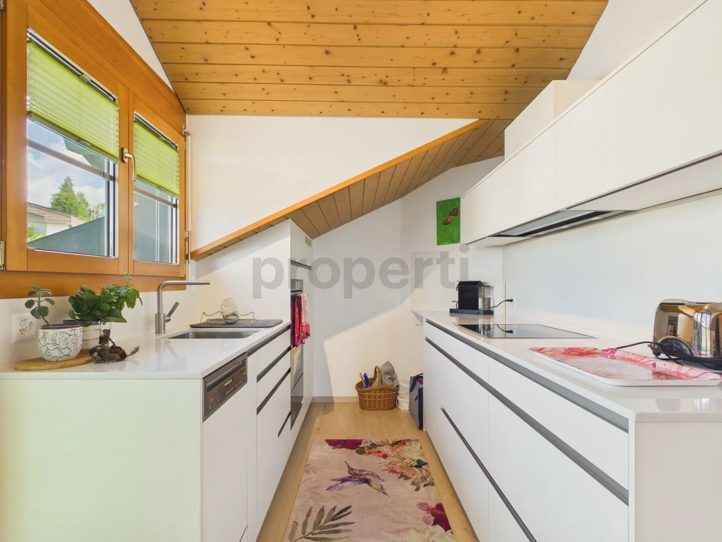 Balcon avec vue sur le lac de Sempach, fraîchement rénové et avec sa propre tour de lavage - Photo 4 sur 9