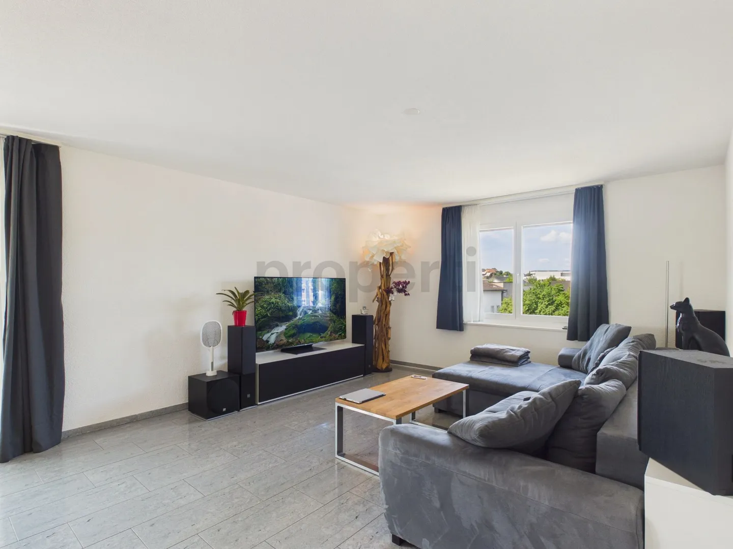 Sunny balcony/winter garden, two garage boxes and party cellar for shared use - Photo 2 of 10