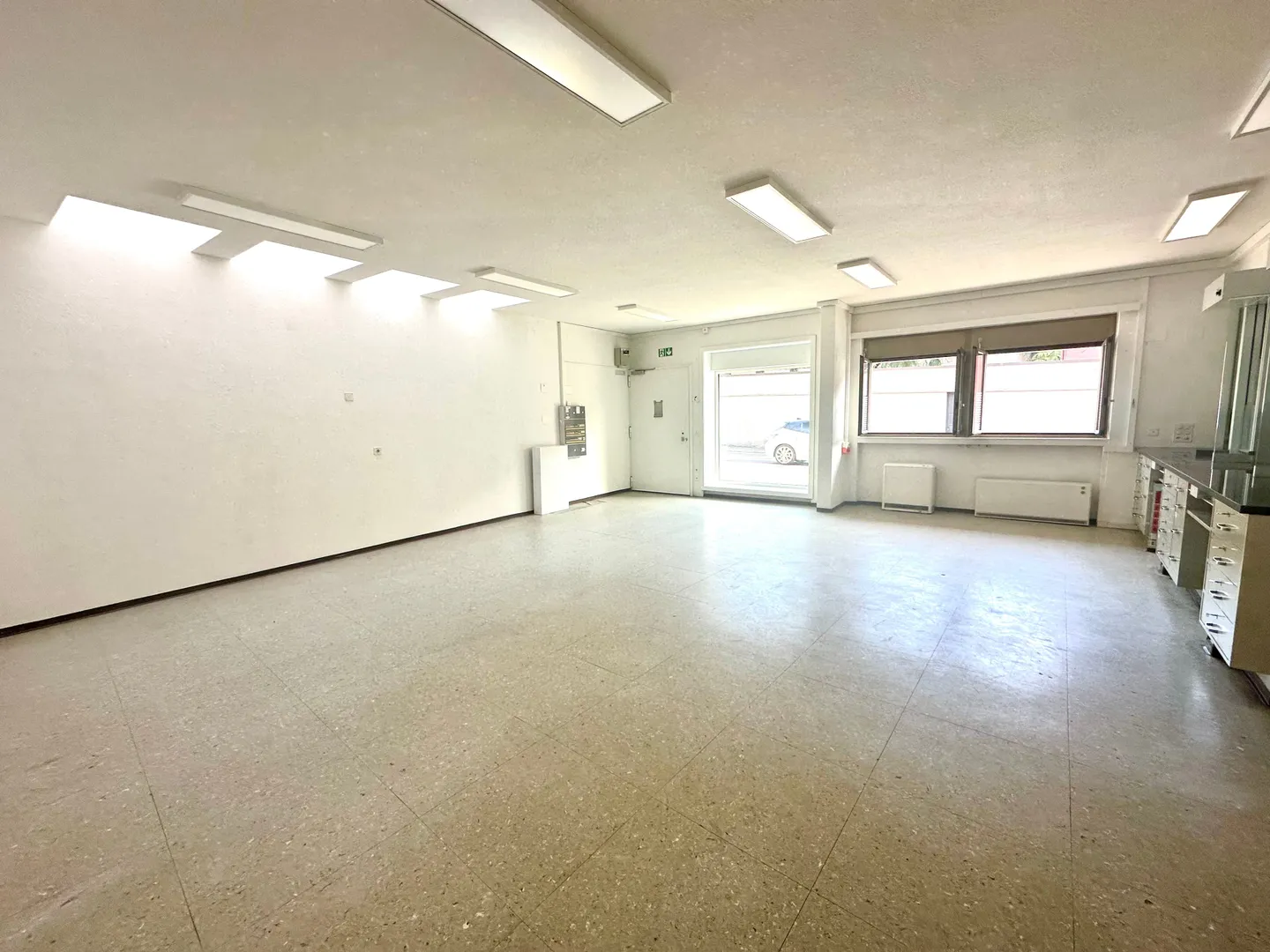 Wunderschönes freistehendes Haus mit 7,5 Zimmern und Garten in Cureglia - Foto 8 von 12