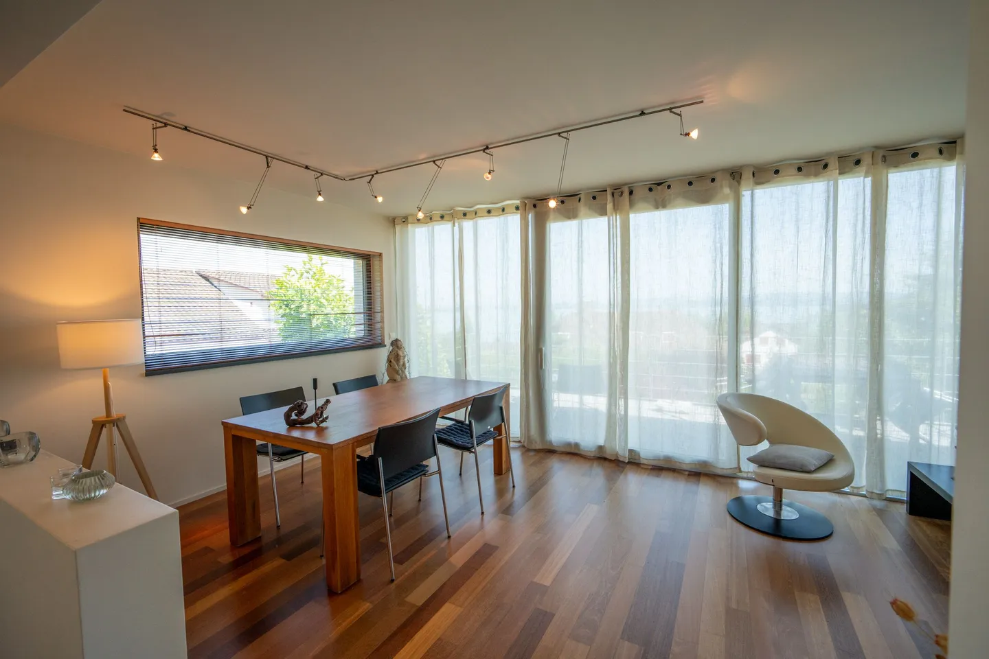 Dreamlike 4-Room Apartment with Lake View in Berlingen - Photo 5 of 13