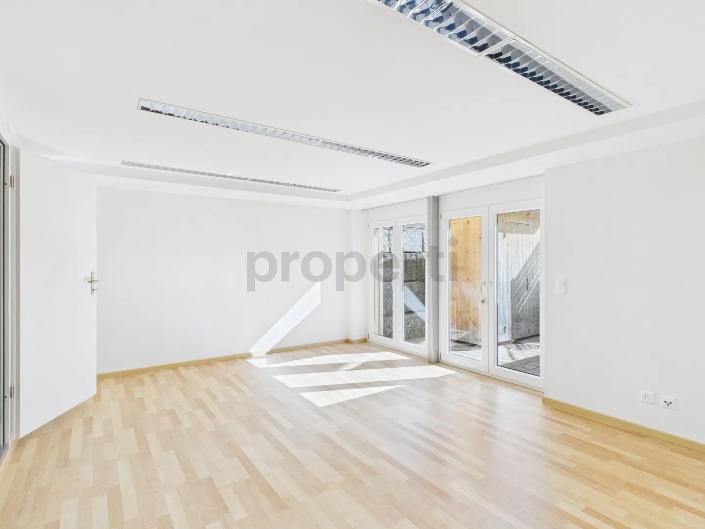 Appartamento 4.5 appena ristrutturato con grande terrazza in una zona residenziale tranquilla a Wettswil am Albis - Foto 12 di 13