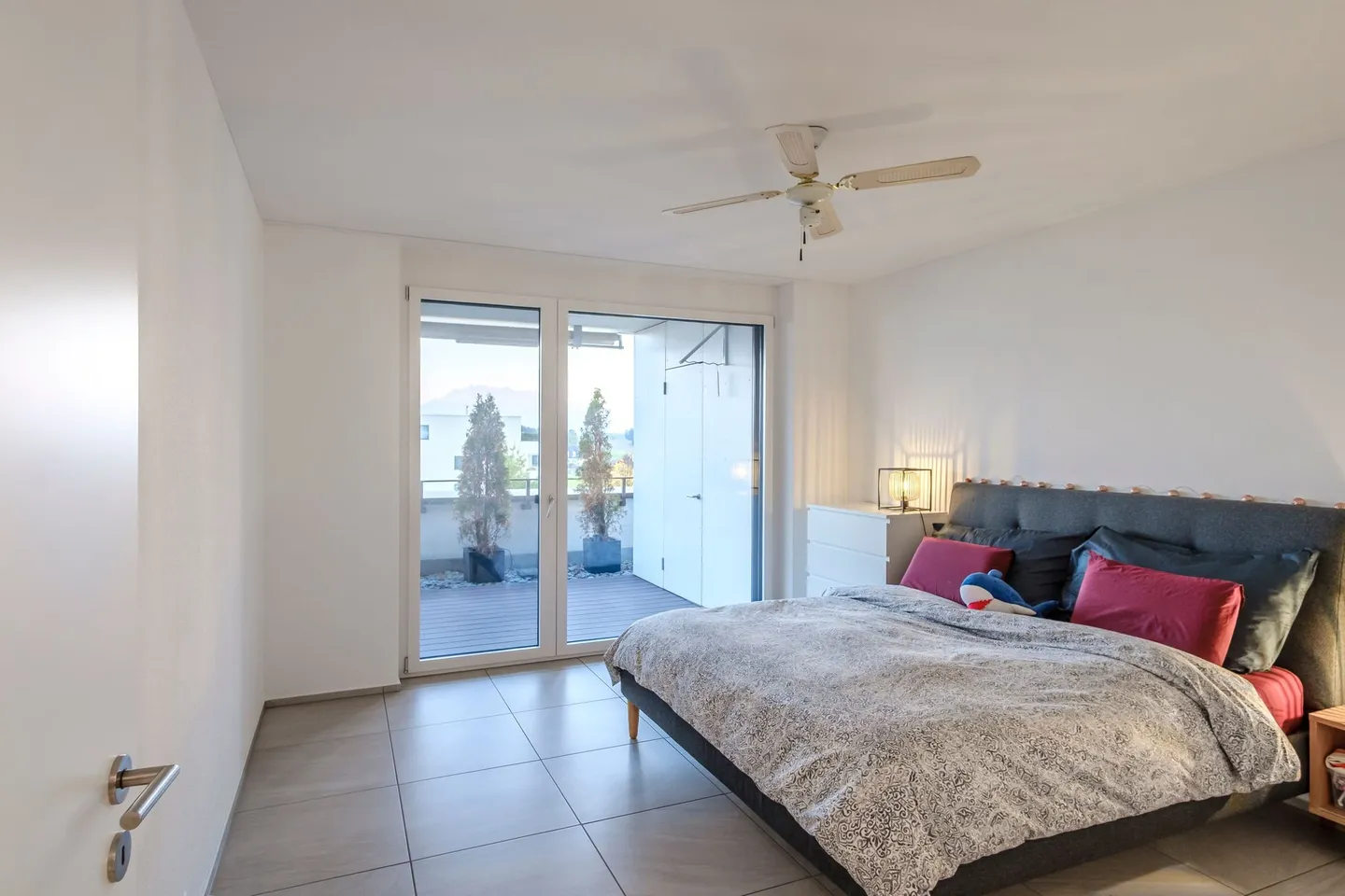 Appartement penthouse exclusif de 3,5 pièces en standard de propriété avec vue sur le Pilatus - Photo 5 sur 12