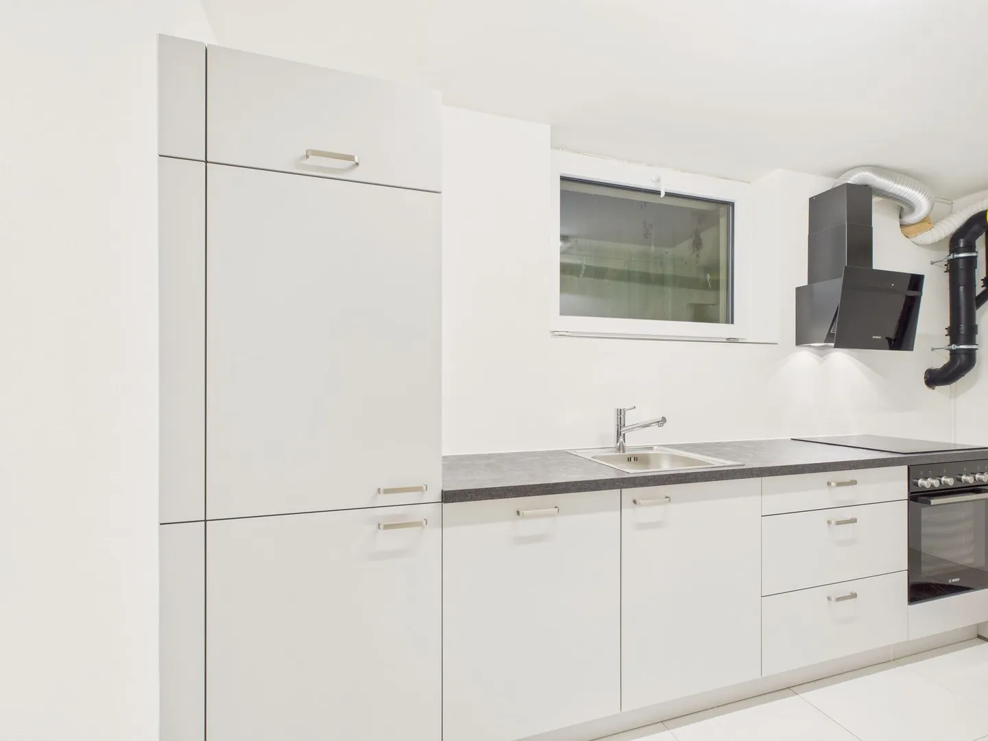 Spazio commerciale moderno con possibilità di utilizzo versatile in una posizione tranquilla - Foto 4 di 8