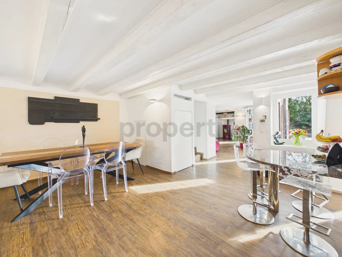 Exclusive villa with 7.5 rooms immersed in greenery with dependence and pond - Photo 4 of 13