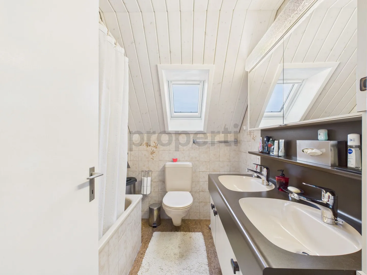 Charming 3.5-room attic apartment with plenty of light and view - Photo 7 of 11