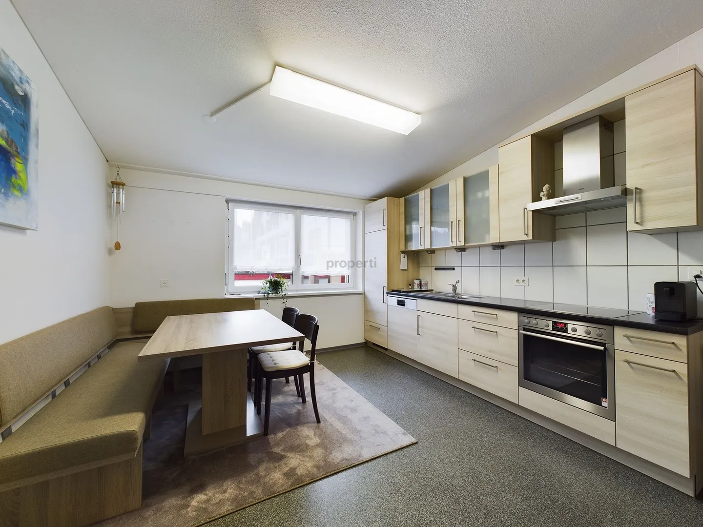 Modernes Apartment mit Balkon - Foto 2 von 8