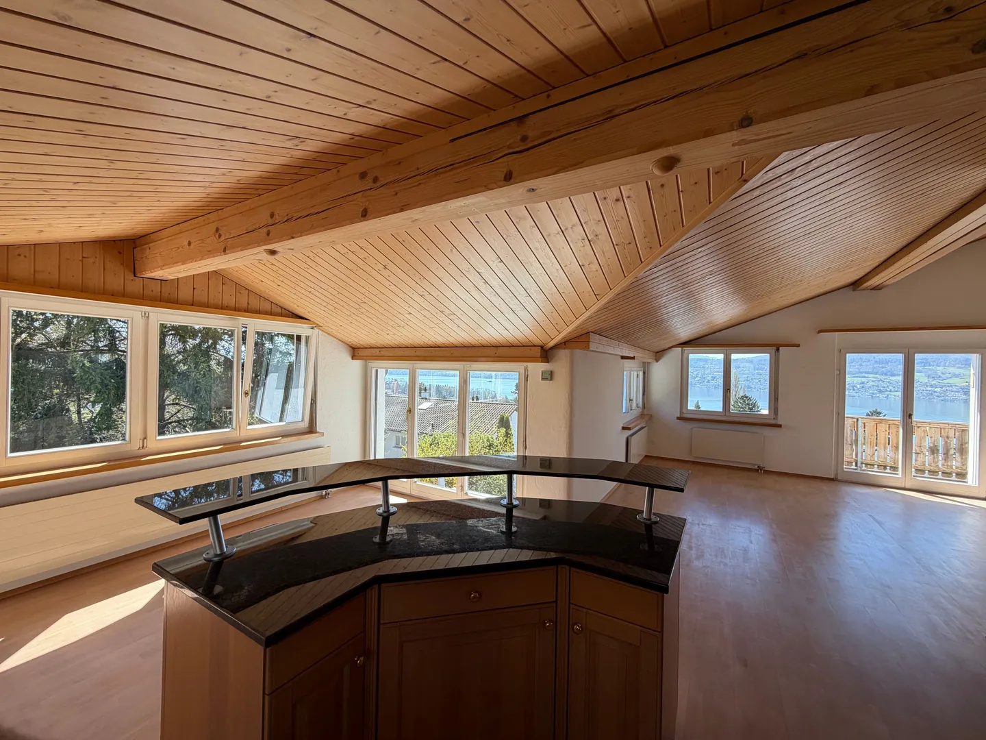 Bright 4-Room Attic Apartment with Balcony, Herrliberg - Photo 5 of 13