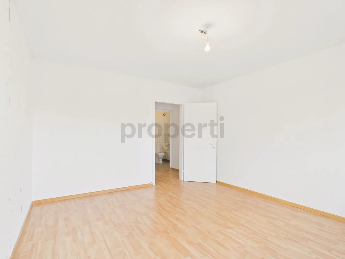 Modern 2-room apartment with balcony, Basel - Photo 9 of 13