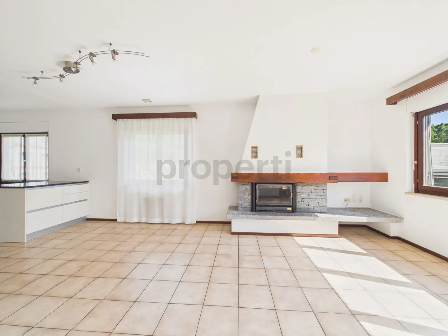 4,5-Zimmer-Wohnung mit Garage in einem Zweifamilienhaus - Foto 4 von 13