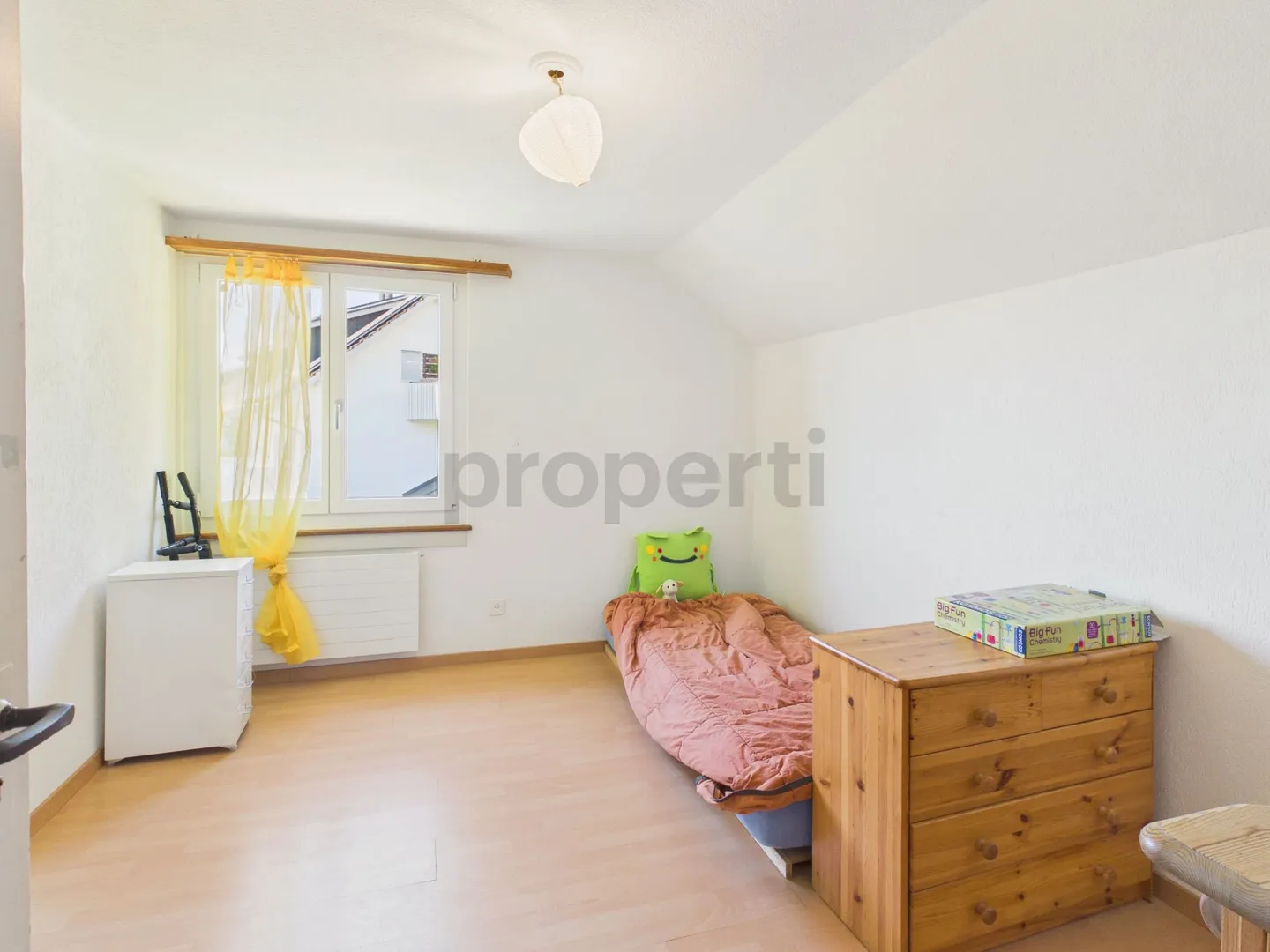 Incantevole appartamento duplex di 4.5 locali in una posizione tranquilla a Effretikon - Foto 7 di 11