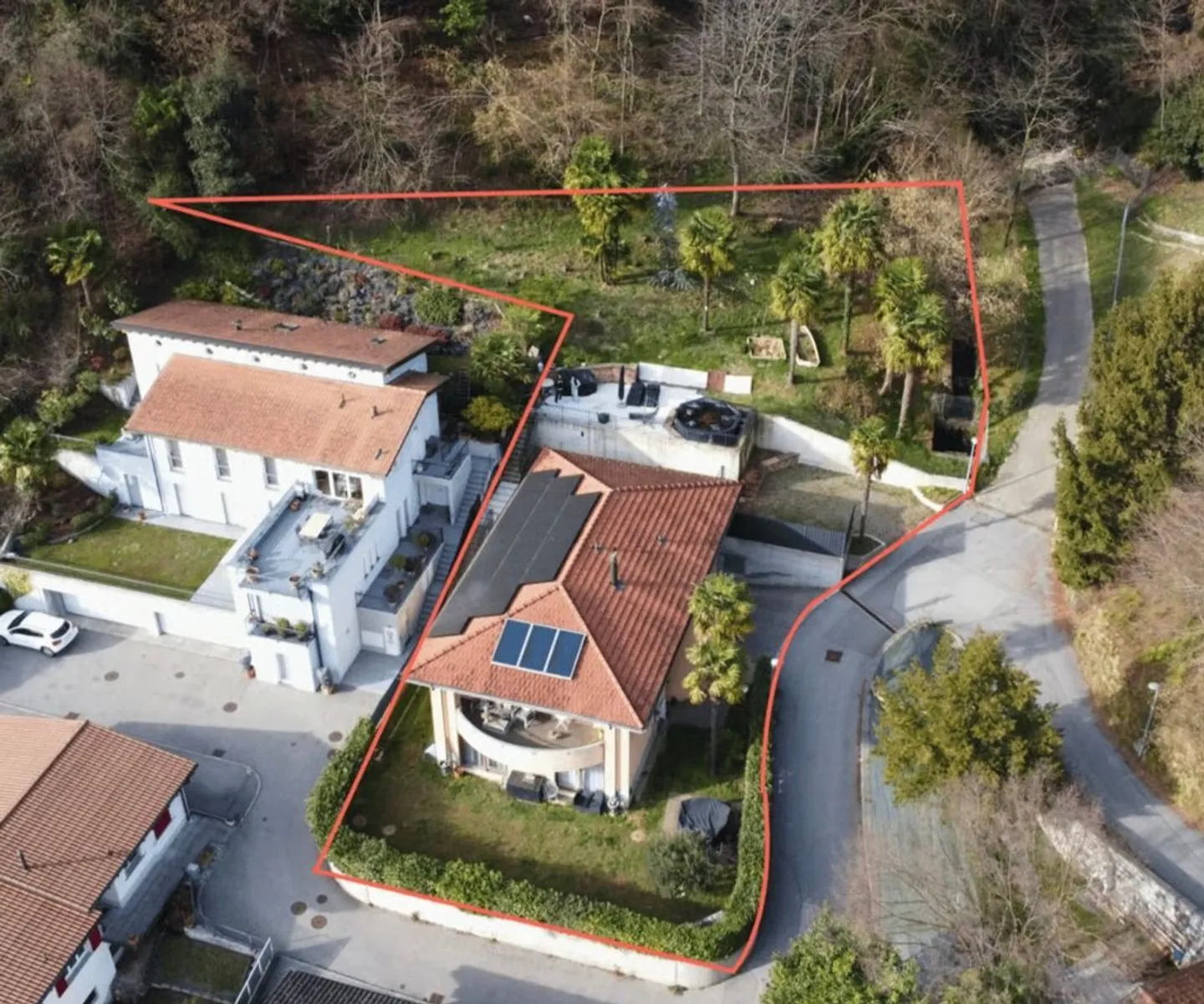 Villa exclusive avec piscine, grand jardin et accès à une plage privée à Figino - Photo 12 sur 13