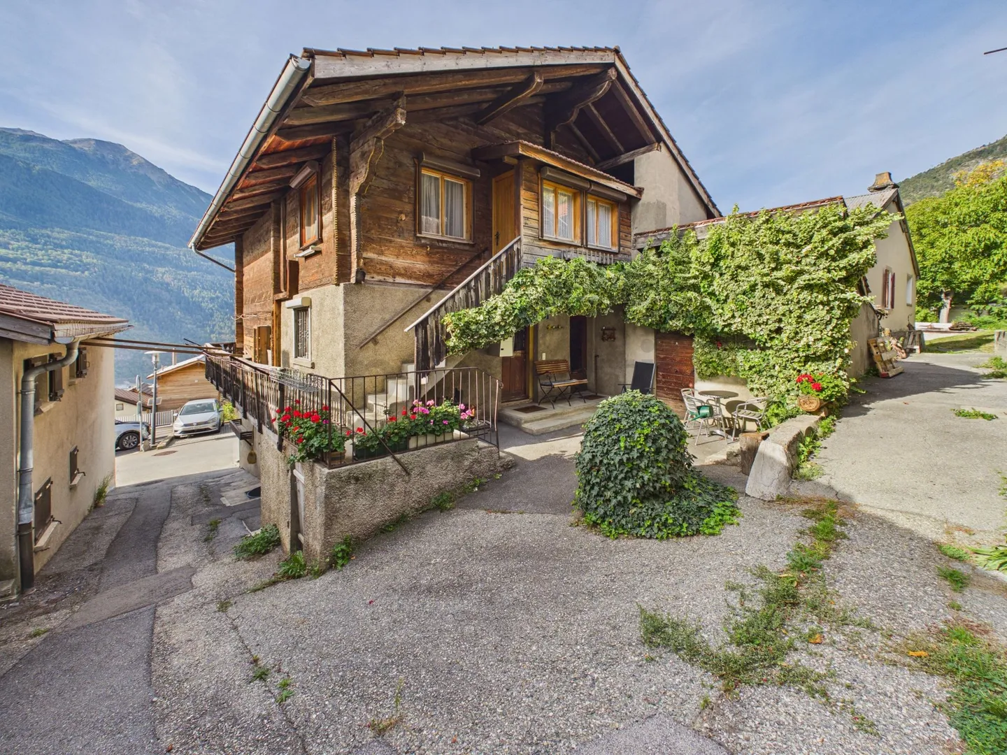 Fully Furnished, Renovated Old Building Charm (2015), Including Parking Space & Top Connection in Valais! - Photo 10 of 11