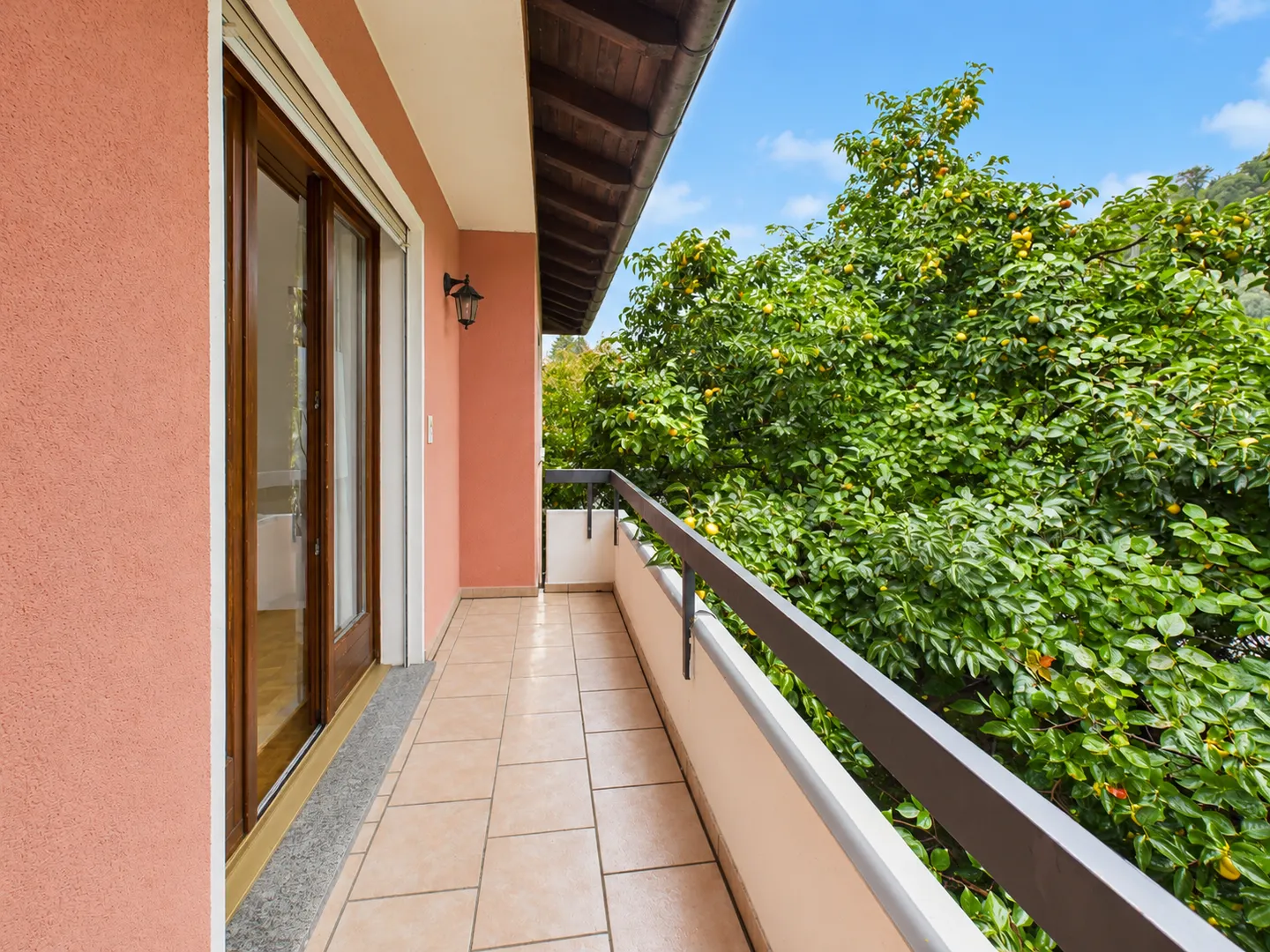 Villetta unifamiliare con ampio giardino privato a Cadenazzo - Foto 8 di 13