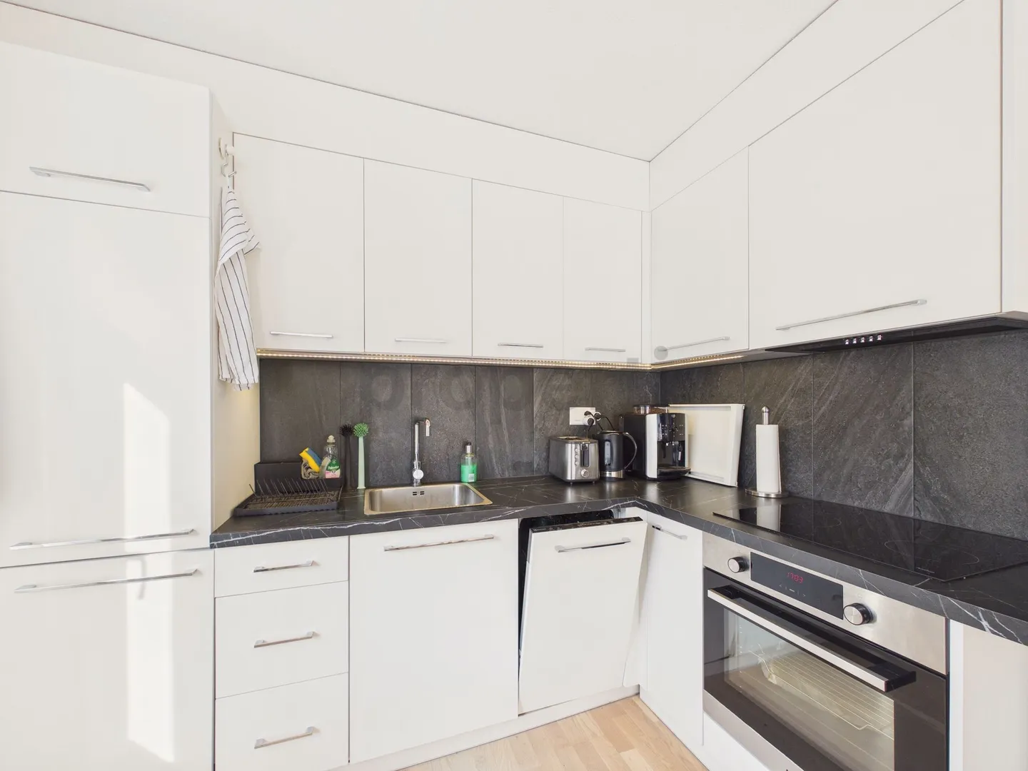 Appartamento 3.5 stanze recentemente ristrutturato con balcone, Adliswil - Foto 4 di 8