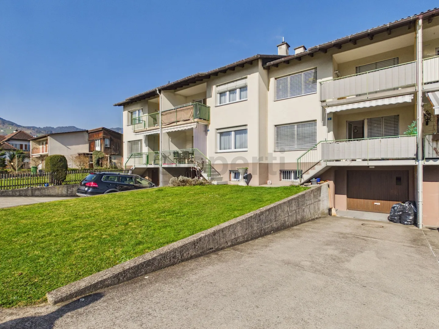 Casa a schiera affascinante con giardino - Foto 1 di 13