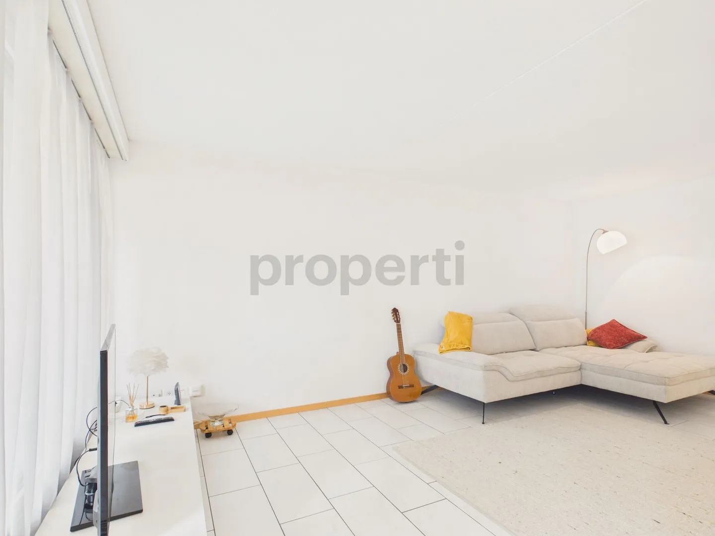 Modern furnished 3.5-room apartment with balcony in Uster - Photo 2 of 12