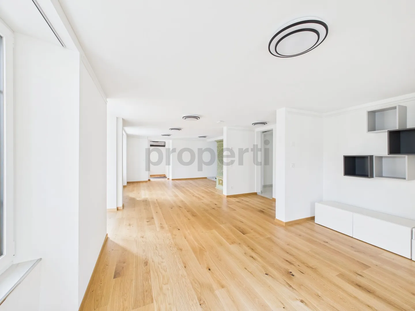 High-quality renovated 2.5-room apartment in a historic house - Photo 2 of 12