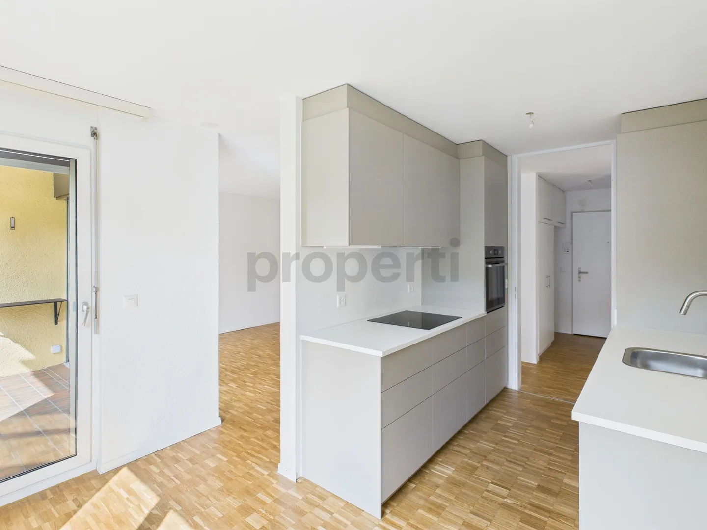 City-Close and Modern 2.5-Room Apartment in Tax-Friendly Gockhausen - Photo 4 of 12
