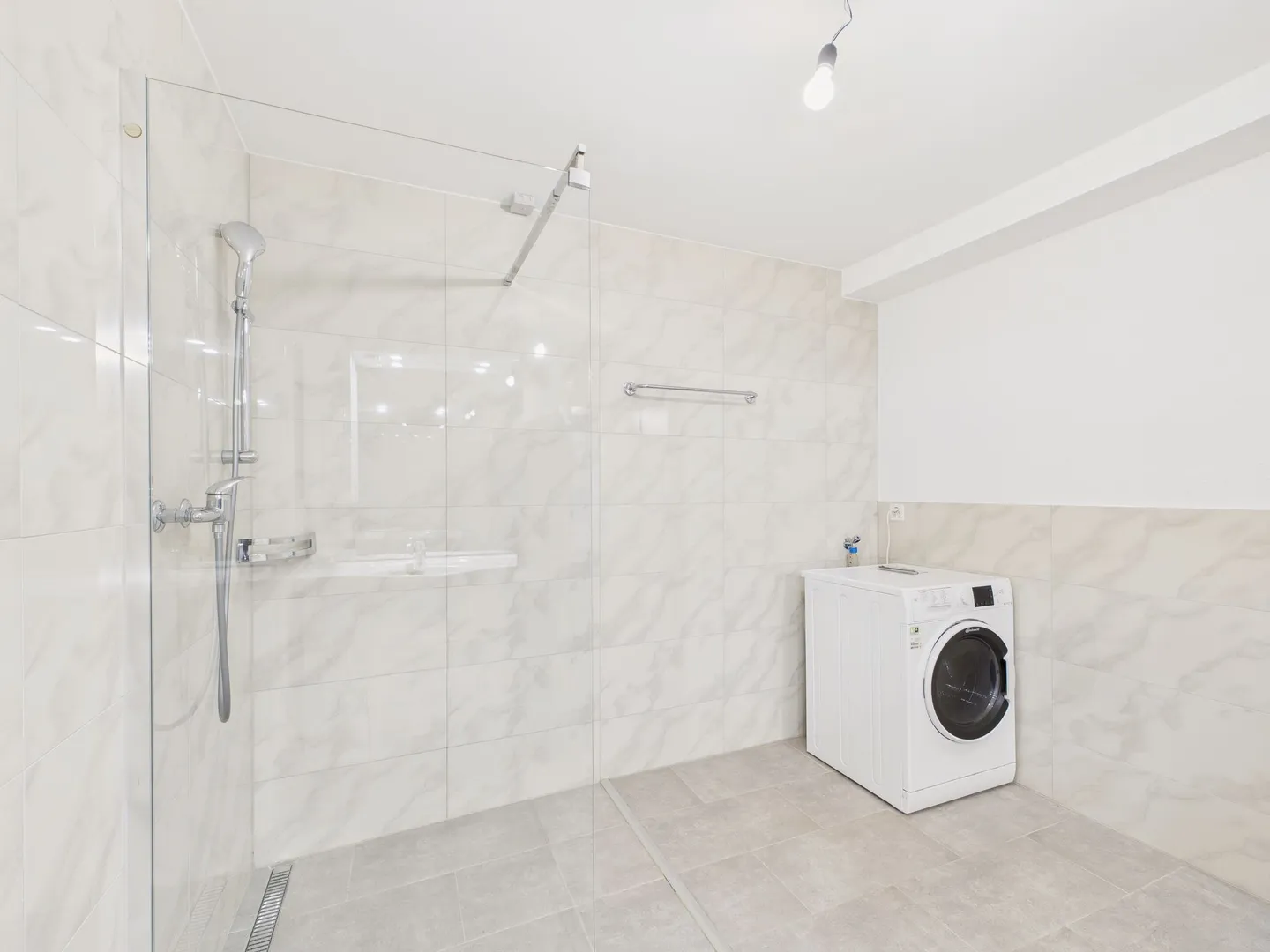 Appartamento luminoso di 4,5 stanze con giardino d'inverno - Foto 11 di 13