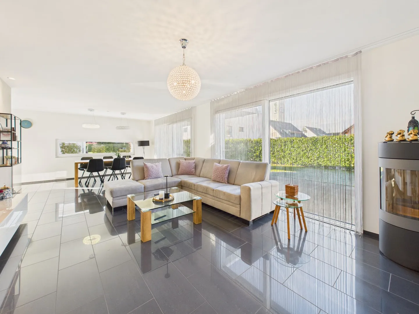 Attraktives Einfamilienhaus mit hochwertigem Ausbaustandard in Subingen, Kanton SO - Foto 2 von 13