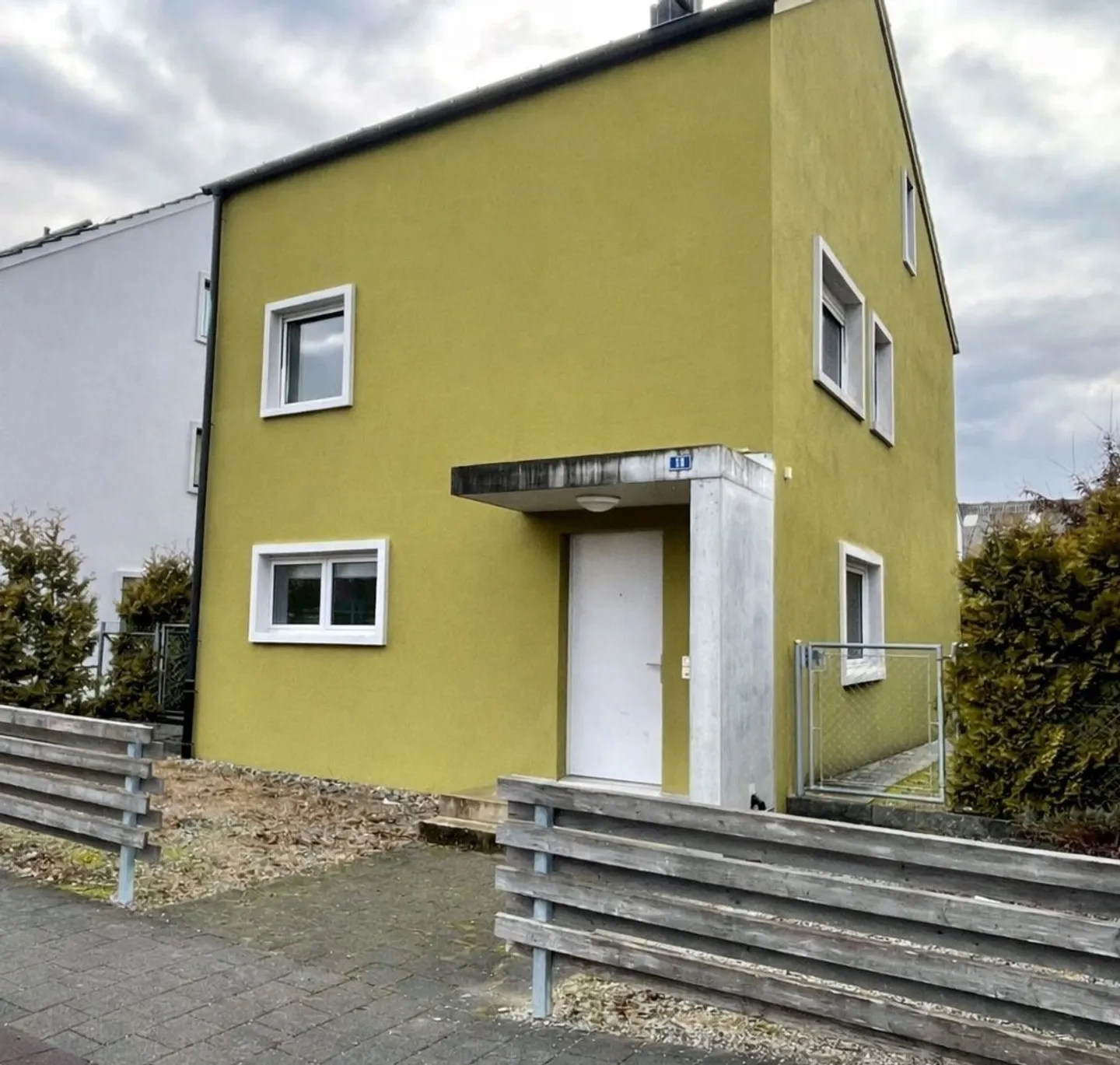 Modernes Familienhaus in Hüttikon - Foto 1 von 10