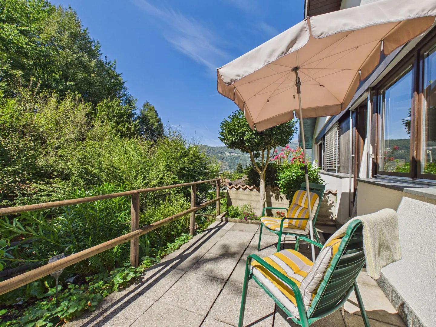 An exclusive oasis with pool and panoramic view - Photo 10 of 13