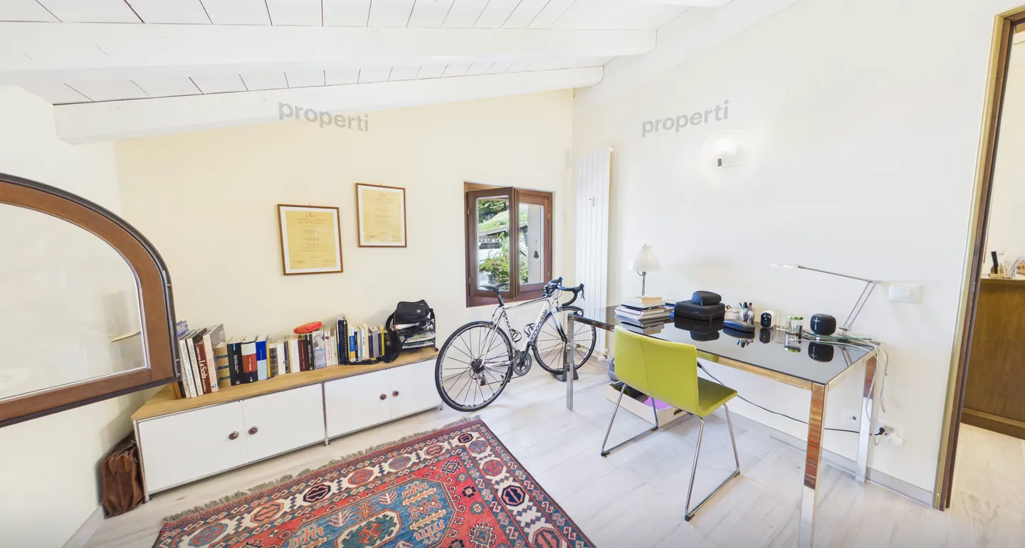 Penthouse di Lusso con Vista Lago - Foto 6 di 13