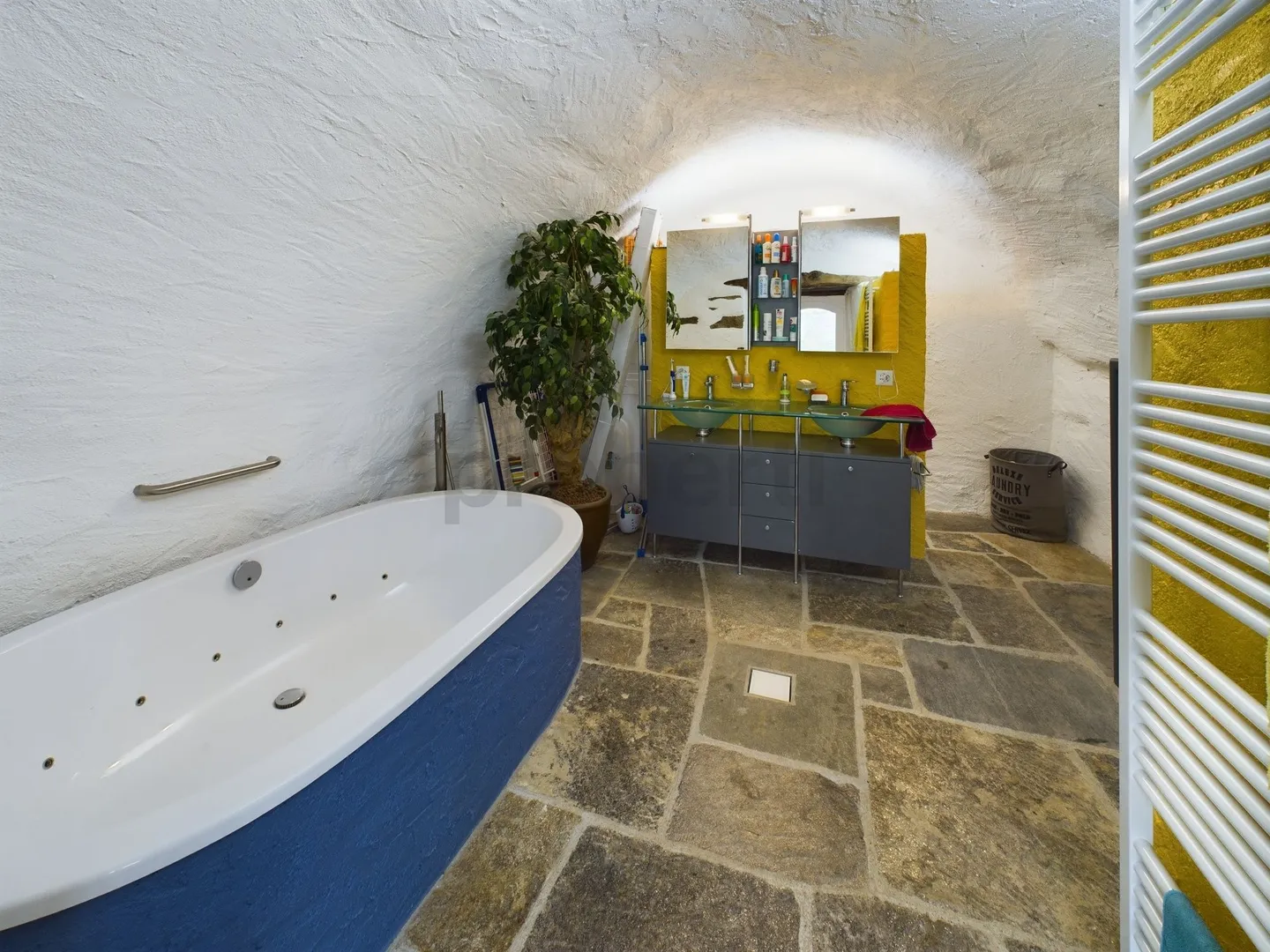 Maison individuelle unique de 5,5 pièces avec appartement sous les combles séparé à Intragna - Photo 9 sur 10