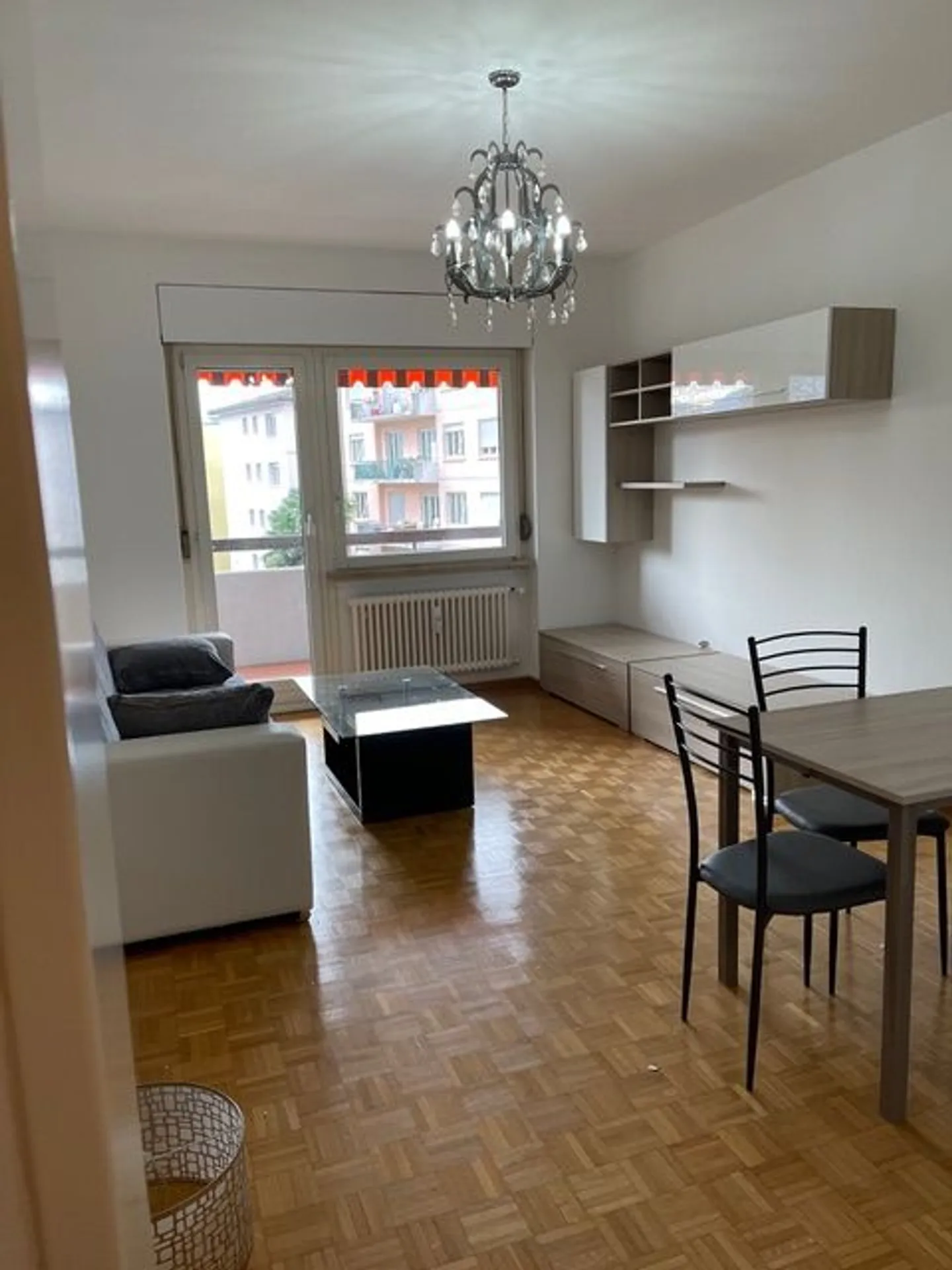 Bright renovated 3.5-room apartment with balcony and parking space in a quiet location in Lugano - Photo 1 of 10