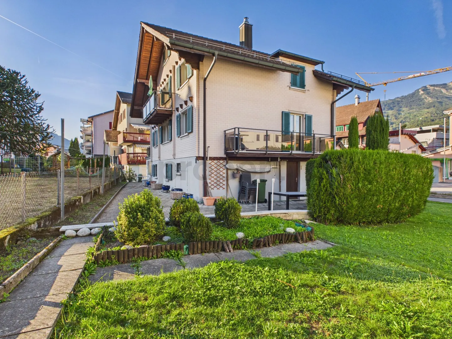 Vielseitiges Zweifamilienhaus in Goldau - Foto 2 von 11