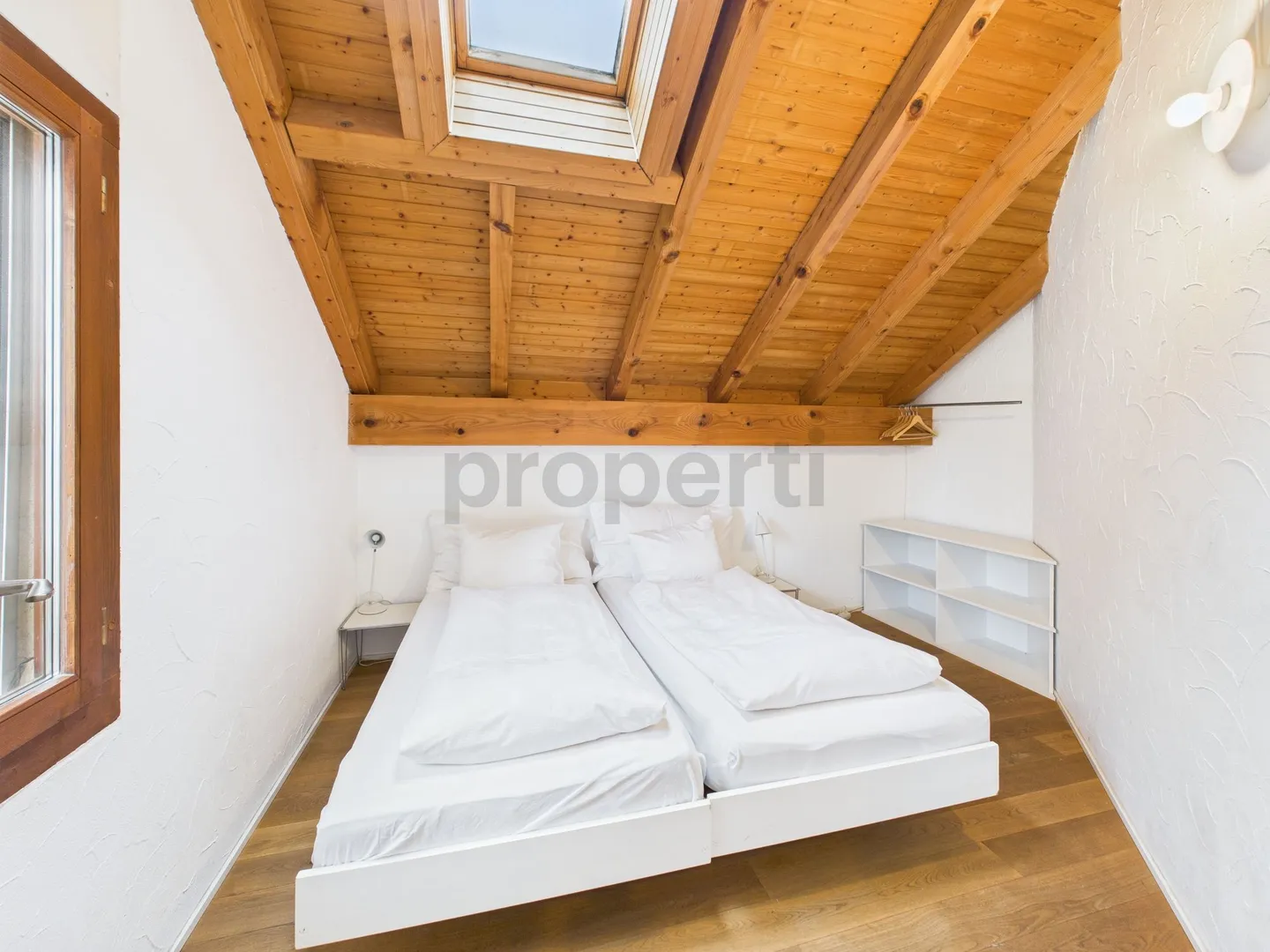 Exklusives 5.5-Zimmer-Doppelhaus mit beheizbarem Pool, Hot Tub und Panoramablick auf den Vierwaldstättersee - Foto 5 von 12