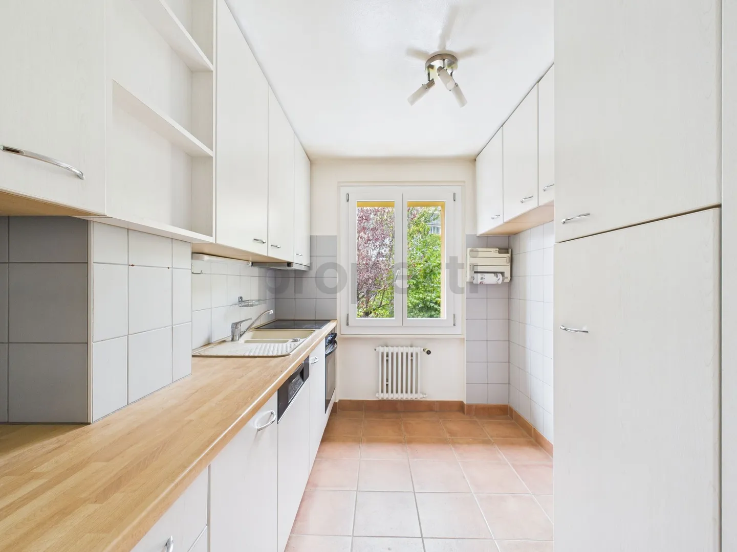 Charming 2.5 rooms with panoramic lake view in Milvignes - Photo 2 of 8