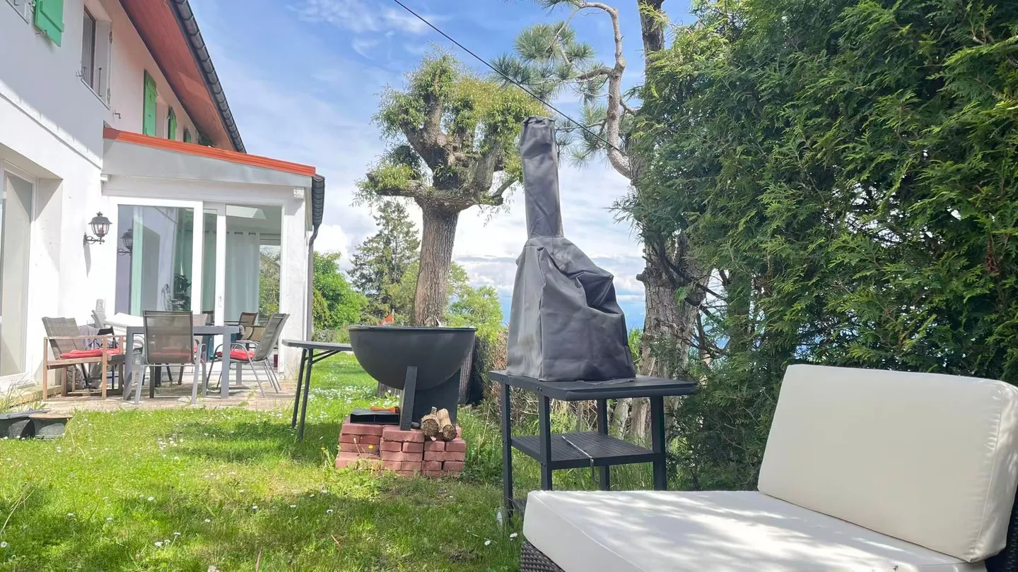 Charmante maison individuelle de 5.5 pièces avec piscine, vue exceptionnelle et grand jardin à Villars-Burquin (Tévenon VD) - Photo 9 sur 12