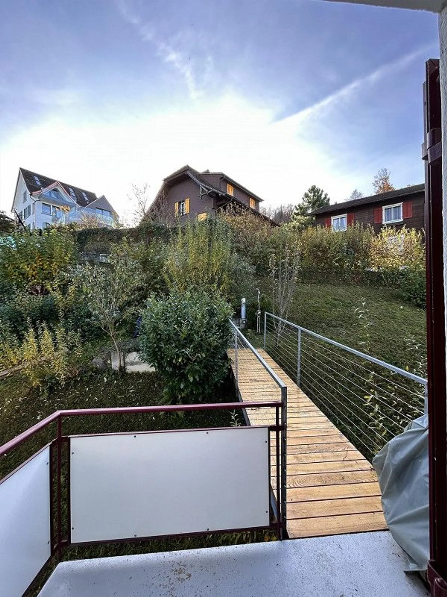 Modern 3.5-room attic apartment with beautiful views in charming Bäch SZ - Photo 6 of 9