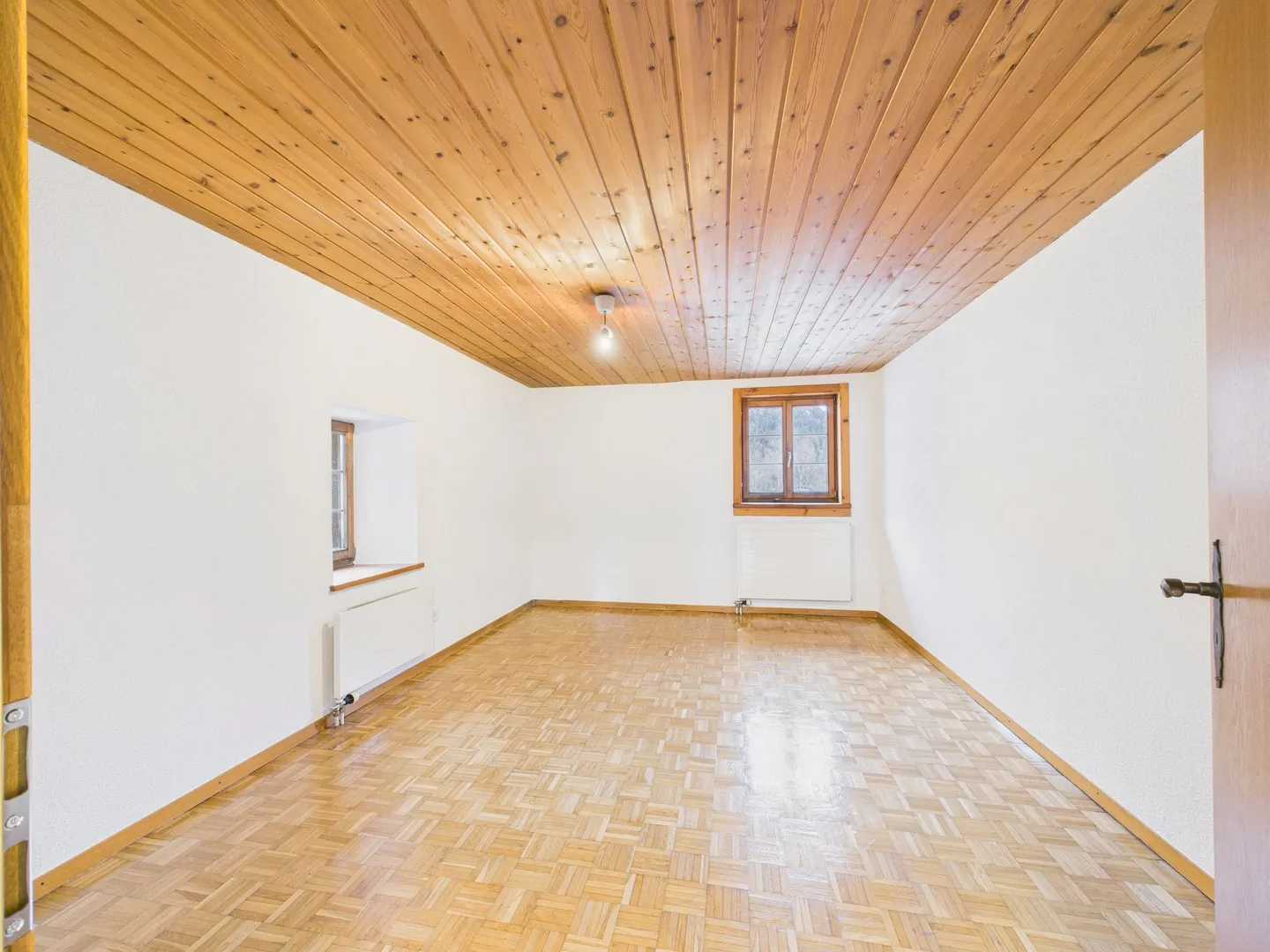 Charmante 2.5-Zimmer Wohnung mit Balkon in Cazis - Foto 5 von 8