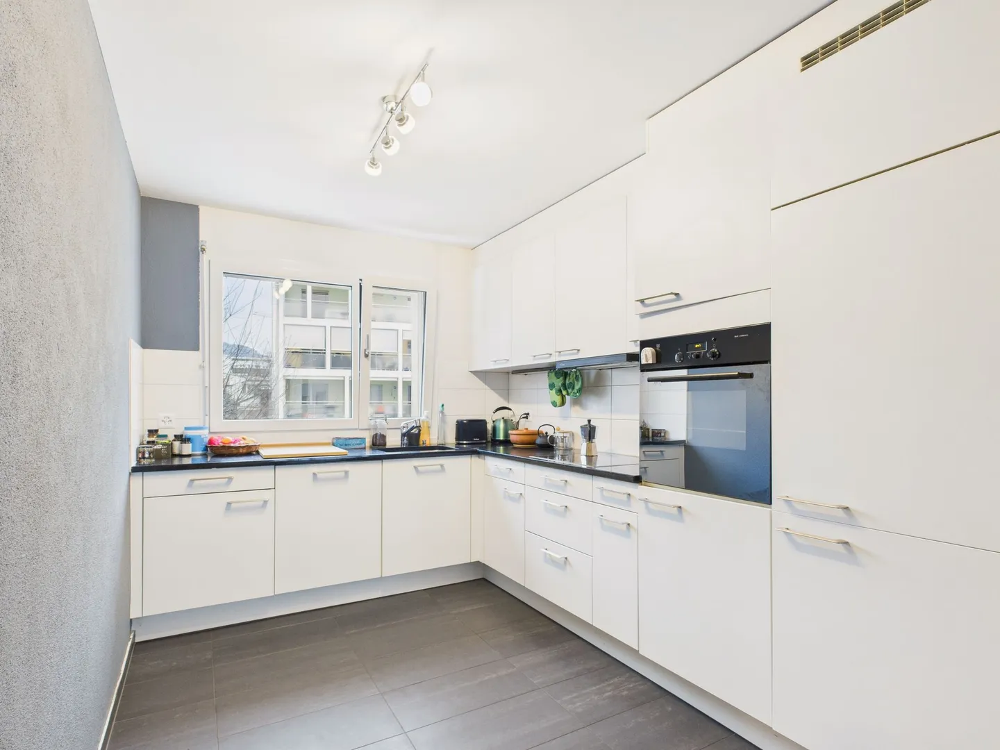 Luminoso appartamento di 4,5 locali con balcone a Wetzikon - Foto 4 di 11