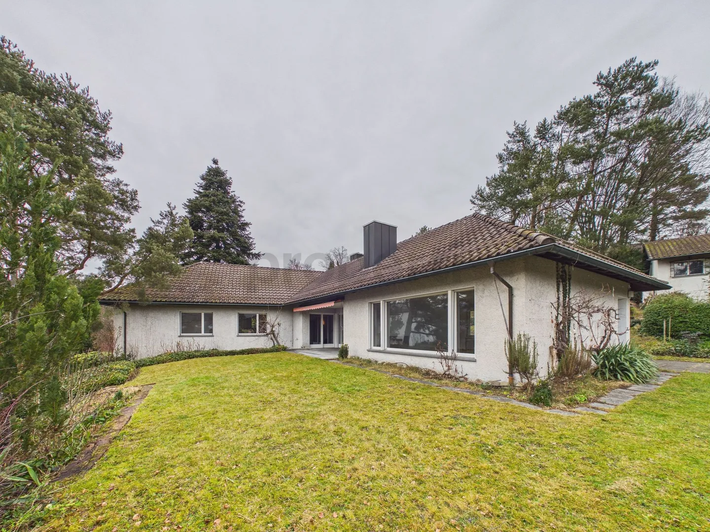 Maison individuelle spacieuse de 6,5 pièces avec vue à Adliswil - Photo 1 sur 13