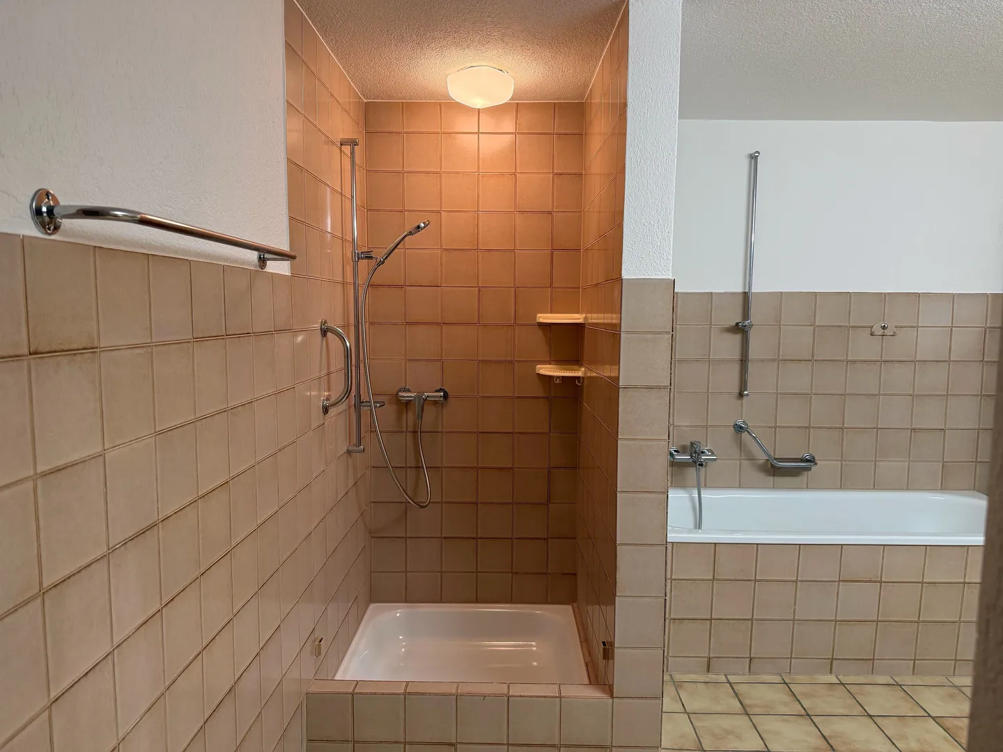 Appartamento 4 locali modernizzato con parcheggio pratico, Beggingen - Foto 10 di 12