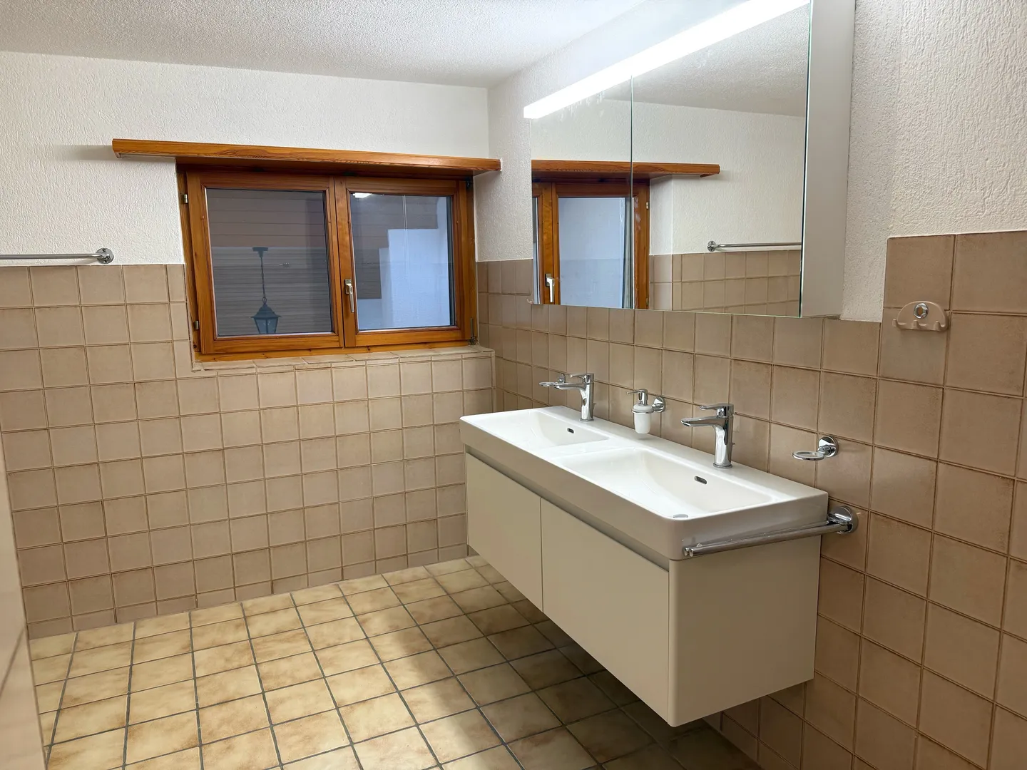 Appartamento 4 locali modernizzato con parcheggio pratico, Beggingen - Foto 9 di 12