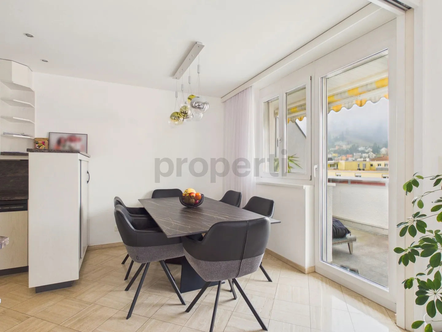 Appartement penthouse spacieux de 4,5 pièces avec terrasse généreuse à St. Margrethen - Photo 4 sur 13