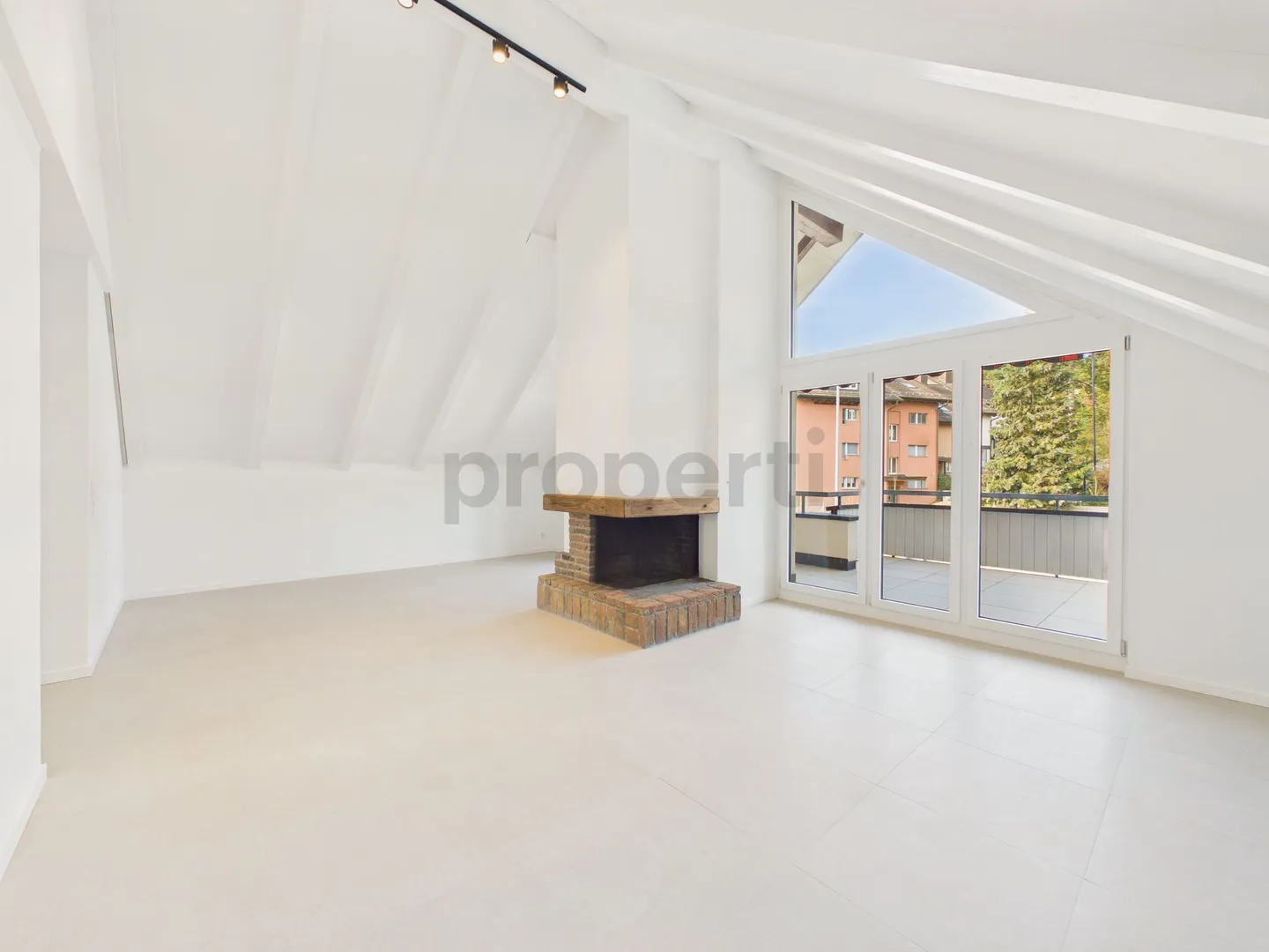 Appartement mansardé moderne de 5,5 pièces avec balcon, Forch - Photo 2 sur 13