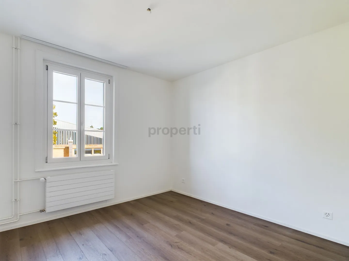 Spaziosa casa a schiera di 5,5 stanze in posizione privilegiata a Pratteln - Foto 5 di 12