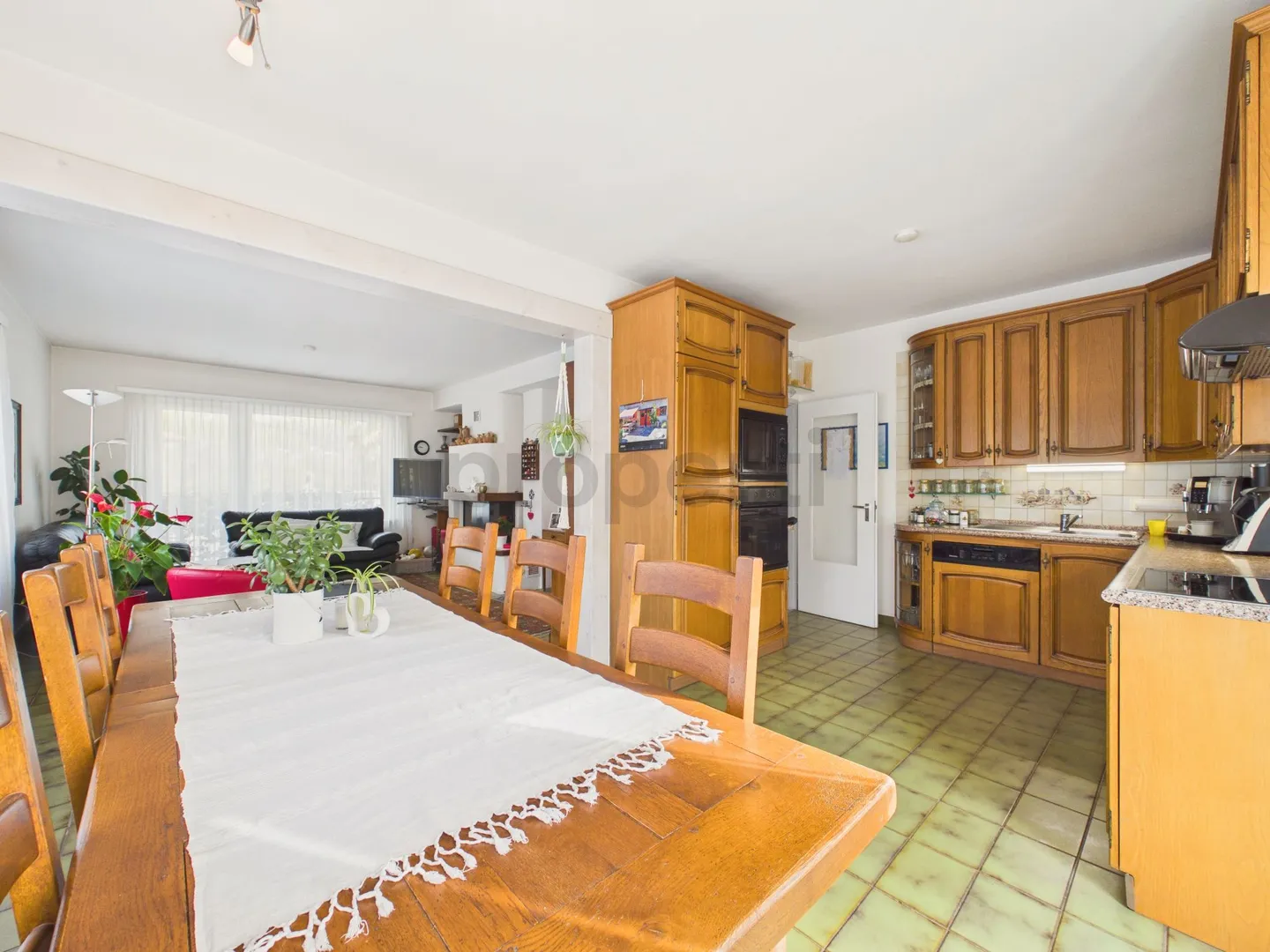 Geräumiges Einfamilienhaus mit 8,5 Zimmern und großem Garten, Giubiasco - Foto 4 von 13